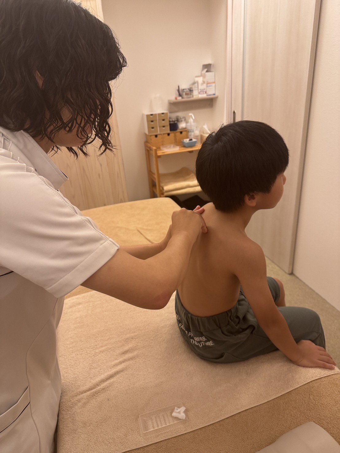 小学生に鍼治療